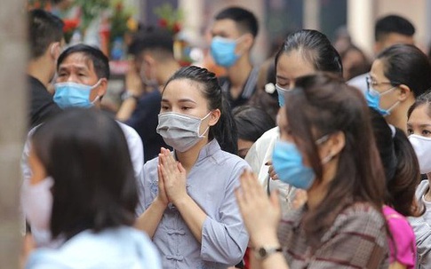 Đông nghịt người đến hành lễ, Phủ Tây Hồ buộc phải đóng cửa để chống dịch