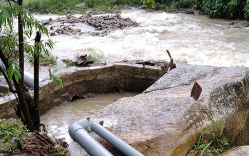 Tìm kiếm nạn nhân mất tích khi đi sửa ống nước ở Lào Cai