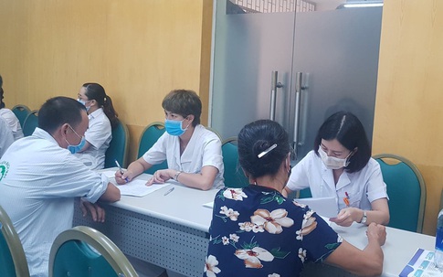 Nhắc đi nhắc lại một câu chuyện, triệu chứng sớm của bệnh gì?