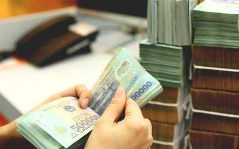 Lãi suất giảm mạnh, có tiền tỷ ngồi nhà vẫn hưởng lợi cao