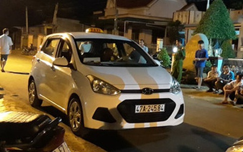 Tài xế rút dao đâm hành khách rồi bỏ trốn