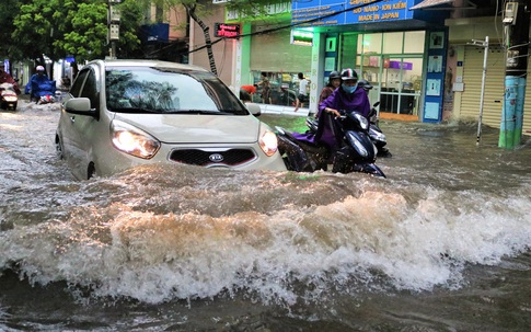 Hải Phòng: Nhiều tuyến phố ngập lụt sau bão số 2