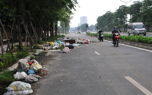 Cận cảnh con đường nghìn tỷ Nguyễn Xiển - Xa La "ngập" trong rác