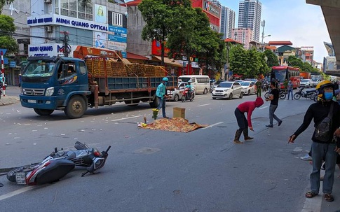 Hà Nội: Tai nạn thương tâm ở Cầu Diễn khiến một thanh niên tử vong