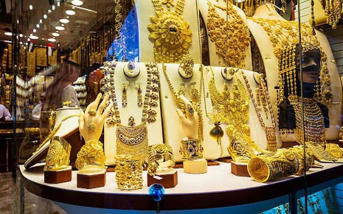 Giá vàng hôm nay 28/8: Lao dốc mạnh, người mua như đang chơi trò "nhào lộn" ở rạp xiếc