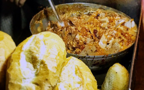 4 món ăn khuya hút khách ở Hà Nội