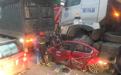 Công an thông tin vụ xe container tông nát xe con khiến 3 người chết thảm ở Hà Nội
