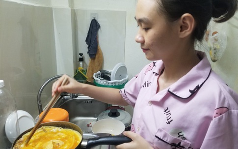 Nhịp sống “bất thường” trong những căn trọ của sinh viên ngoại tỉnh giữa tâm dịch Đà Nẵng