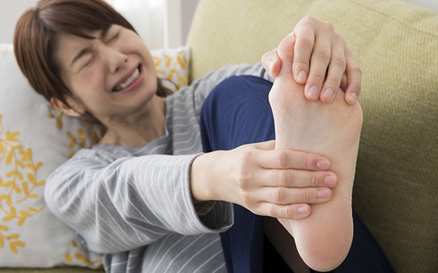 Chưa đầy 30 tuổi nhưng bạn vẫn có khả năng cao bị bệnh gút, nếu cứ tiếp tục duy trì 3 thói quen "bức tử" cơ thể vào mùa hè này