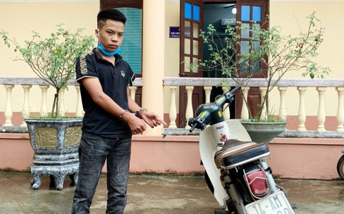 Không chấp hành hiệu lệnh dừng xe, nam thanh niên tông gãy chân đại uý công an