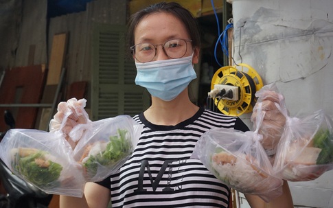 VIDEO: Những bữa ăn ấm lòng dành tặng thầy thuốc giữa tâm dịch Đà Nẵng