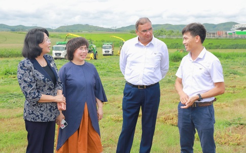 Phó Chủ tịch nước dành tặng "5 chữ Đẹp" cho nữ doanh nhân điển hình tiên tiến của xứ Nghệ