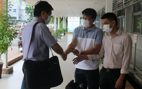 Đội phản ứng nhanh thứ 6 gồm BS Khoa Thận Nhân tạo và điều dưỡng của Bệnh viện Chợ Rẫy ra hỗ trợ cho Bệnh viện Hòa Vang