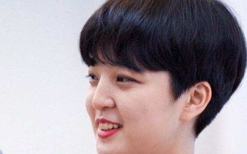 Nghị sĩ mặc váy đỏ ở Quốc hội Hàn gây tranh cãi về phân biệt giới tính