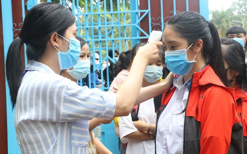 Phải cách ly tại bệnh viện, nam sinh được xét đặc cách tốt nghiệp THPT