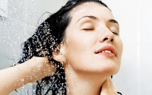 8 sai lầm cực dễ mắc khi gội đầu khiến tóc bị hư tổn