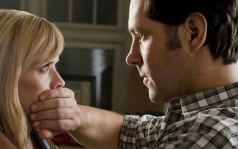 Nhờ chồng trông con để đi lấy tiền thai sản, khi trở về tôi bật khóc với cảnh tượng trong phòng khách rồi kiên quyết nói ly hôn