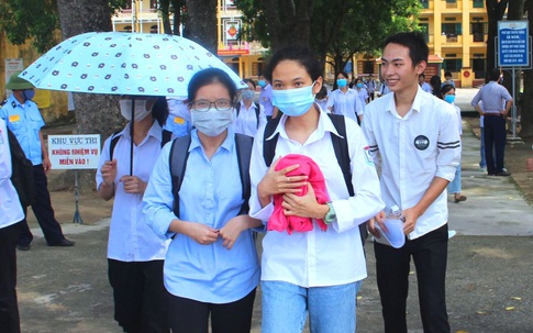 Hải Dương: 1 thí sinh bị đình chỉ do mang điện thoại vào phòng thi, nhiều thí sinh vắng mặt trong ngày đầu thi tốt nghiệp THPT