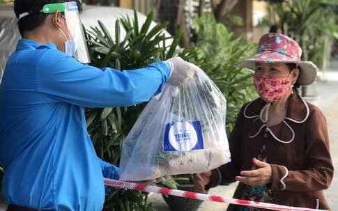 24.000 “bữa cơm” hỗ trợ người dân có hoàn cảnh khó khăn do tác động của dịch Covid-19 tại Đà Nẵng và Quảng Nam