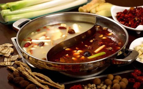 Những ai thích ăn lẩu chưa chắc đã dám thử loại lẩu trứ danh này, muốn ăn phải chuẩn bị khăn để thấm nước mắt