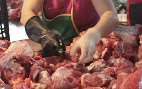 Giá lợn hơi giảm, thịt ở chợ vẫn ế