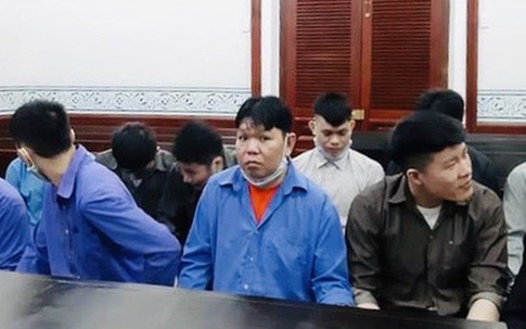 Độc chiêu đục tường phòng trọ, chui vào trộm tài sản khách đang “mây mưa”