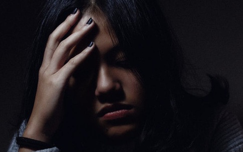 Nghe bạn gái của chồng trình bày một hồi, tôi thở dài đồng ý nhường chồng ngay lập tức vậy mà cô ta lại xin lỗi tôi rồi bỏ về
