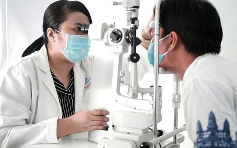 Trao cơ hội khám và mổ mắt cho bà con có hoàn cảnh khó khăn