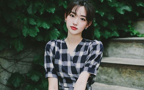 Những mẫu váy ca rô hợp văn phòng, tiện dạo phố