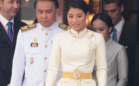 Công chúa bị lưu đày cùng mẹ bên Anh nhưng sau đó được Vua Thái Lan yêu thương hết lòng là ai?