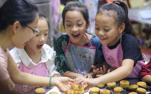 Trẻ nhỏ thích ăn bánh trung thu nhưng không phải bố mẹ nào cũng biết ăn sao để tốt cho sức khỏe của con