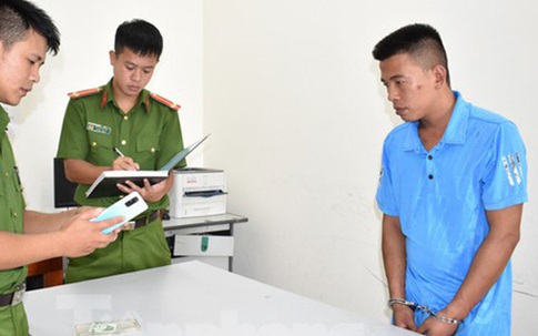 Dùng dây lưng xiết cổ tài xế, cướp ôtô