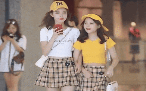 Không phải giày cao gót, sneakers mới là chân ái ăn gian chiều cao cho nàng thấp bé nhẹ cân