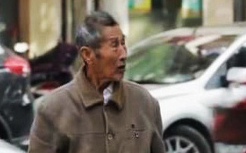 Cụ ông 85 tuổi ròng rã đi tìm vợ và câu chuyện cảm động phía sau