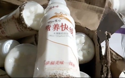 Hà Nội: Hơn 10.000 chai sữa chua Trung Quốc bị lực lượng chức năng thu giữ trong đêm
