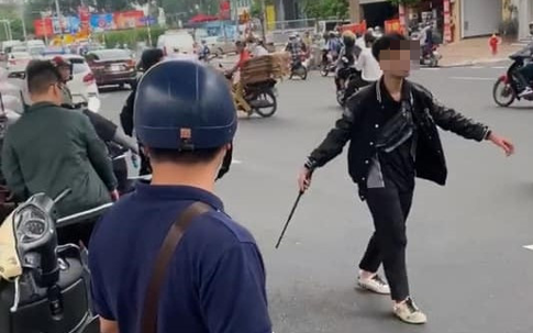 Hà Nội: Bắt tạm giam thanh niên đập phá xe máy người đi đường sau va chạm giao thông