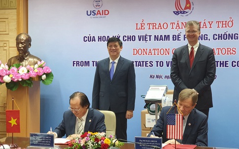 Hoa Kỳ trao tặng Việt Nam 100 máy thở hỗ trợ phòng chống COVID-19