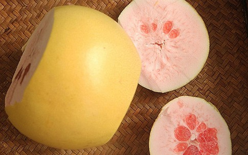 Mẹo bóc bưởi ra múi khô ráo toàn vẹn một cách dễ dàng, Trung thu sắp đến rồi phải xem ngay thôi!