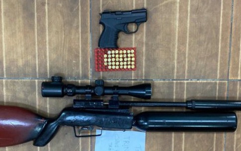 Hải Phòng: Bắt quả tang nhóm đối tượng sử dụng ma túy trong quán karaoke và tàng trữ vũ khí trái phép