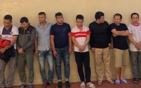 Đánh bài ăn tiền sau liên hoan tất niên cuối năm, 12 người bị công an tóm gọn