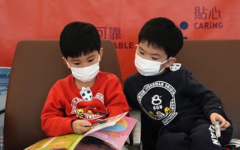 Một bệnh nhân viêm phổi Vũ Hán có thể lây 3 người khác