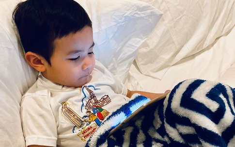 Bà xã Đan Trường tiết lộ việc con trai sốt 3 ngày liên tiếp