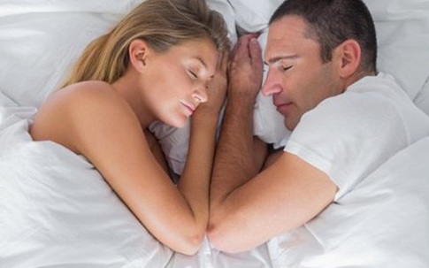 Vợ chồng dù tình cảm đến đâu cũng không nên ngủ ở tư thế này, hại cả chồng lẫn vợ