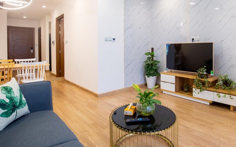 Chỉ vỏn vẹn 56m² nhưng căn hộ nhỏ dưới đây lại rộng thoáng bất ngờ nhờ cách bài trí thông minh của chủ nhà ở Hà Nội