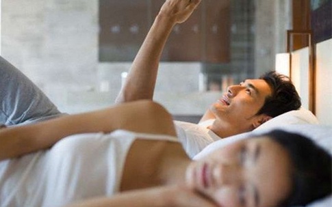 Chồng 'cưới' vợ mới trên game ảo rồi hẹn nhau đi khách sạn, vợ đánh ghen kiểu ngược đời