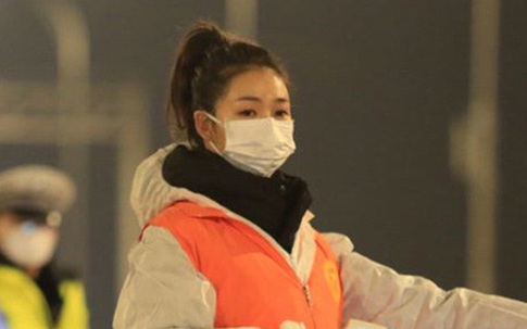 Cô giáo trở thành tình nguyện viên chống dịch Covid-19