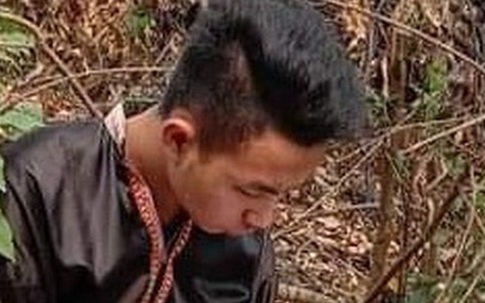 Nam sinh ở lán, đào củ bán lấy tiền mua thẻ điện thoại học trực tuyến