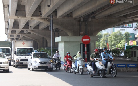 Muôn kiểu tránh nắng của người dân Hà Nội trong những ngày nóng đỉnh điểm