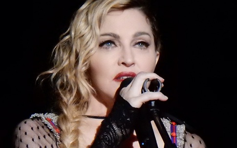 Showbiz thế giới đón nhận tin nóng: Madonna xác nhận nhiễm COVID-19, hé lộ lịch trình cụ thể, đóng góp 25 tỷ chống dịch