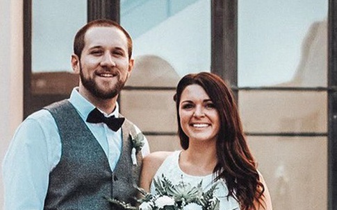 Cô gái hạnh phúc kết hôn với ân nhân cứu mình trong vụ xả súng ở Las Vegas